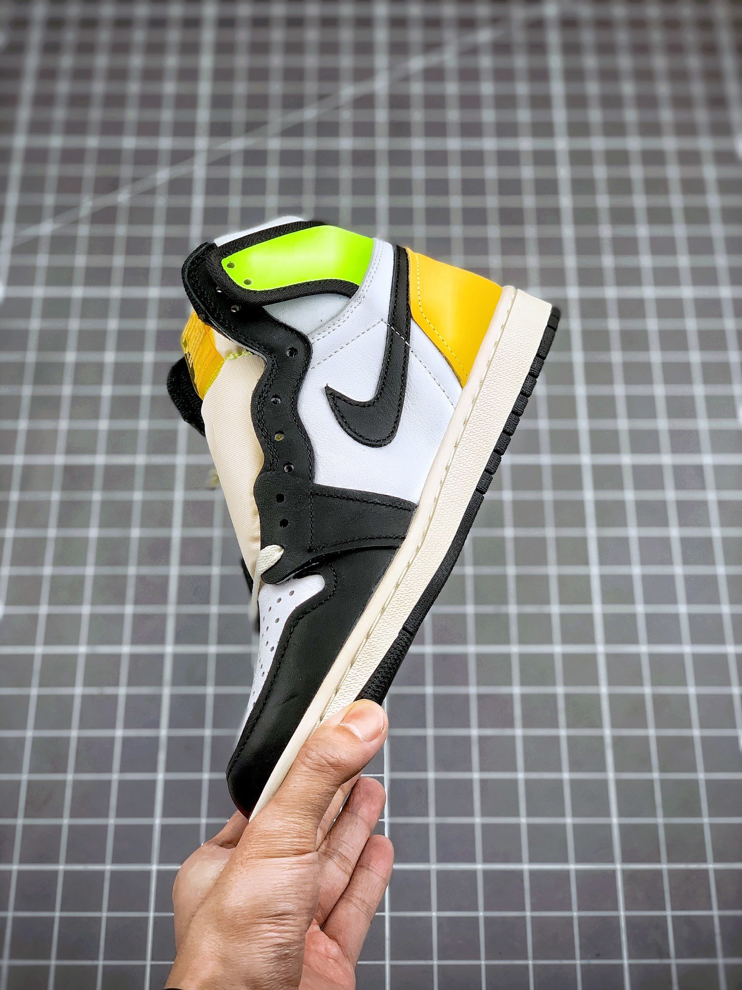 Air Jordan 1 High Retro Volt Gold White/Volt-University Gold-Black 15