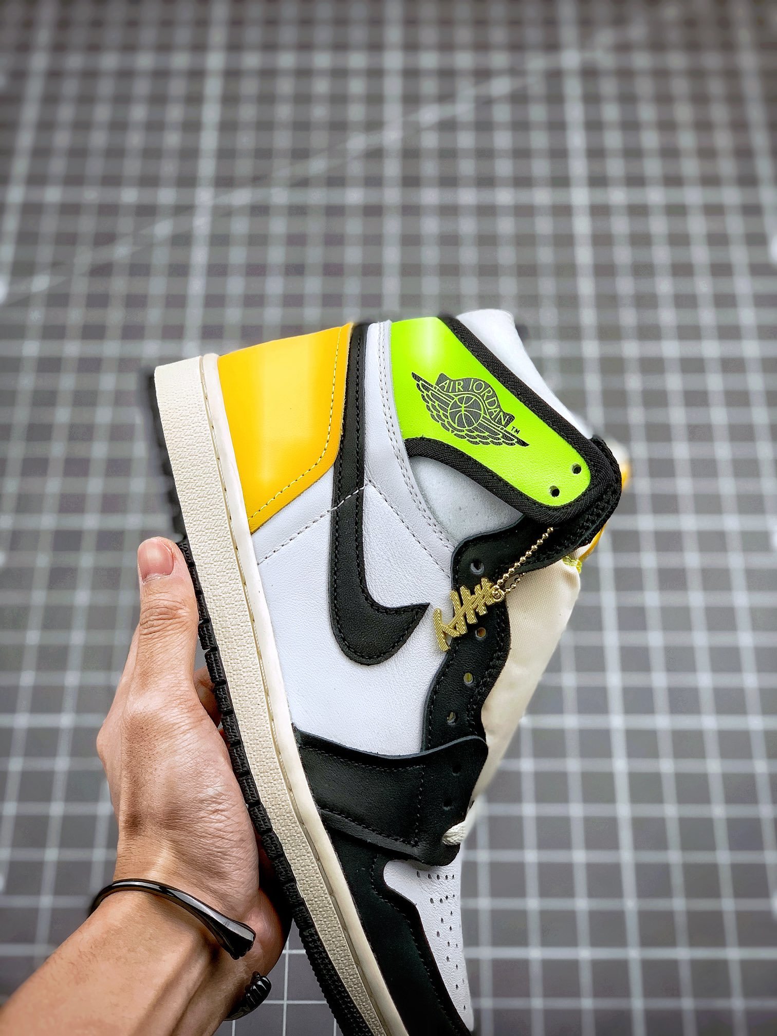 Air Jordan 1 High Retro Volt Gold White/Volt-University Gold-Black 17