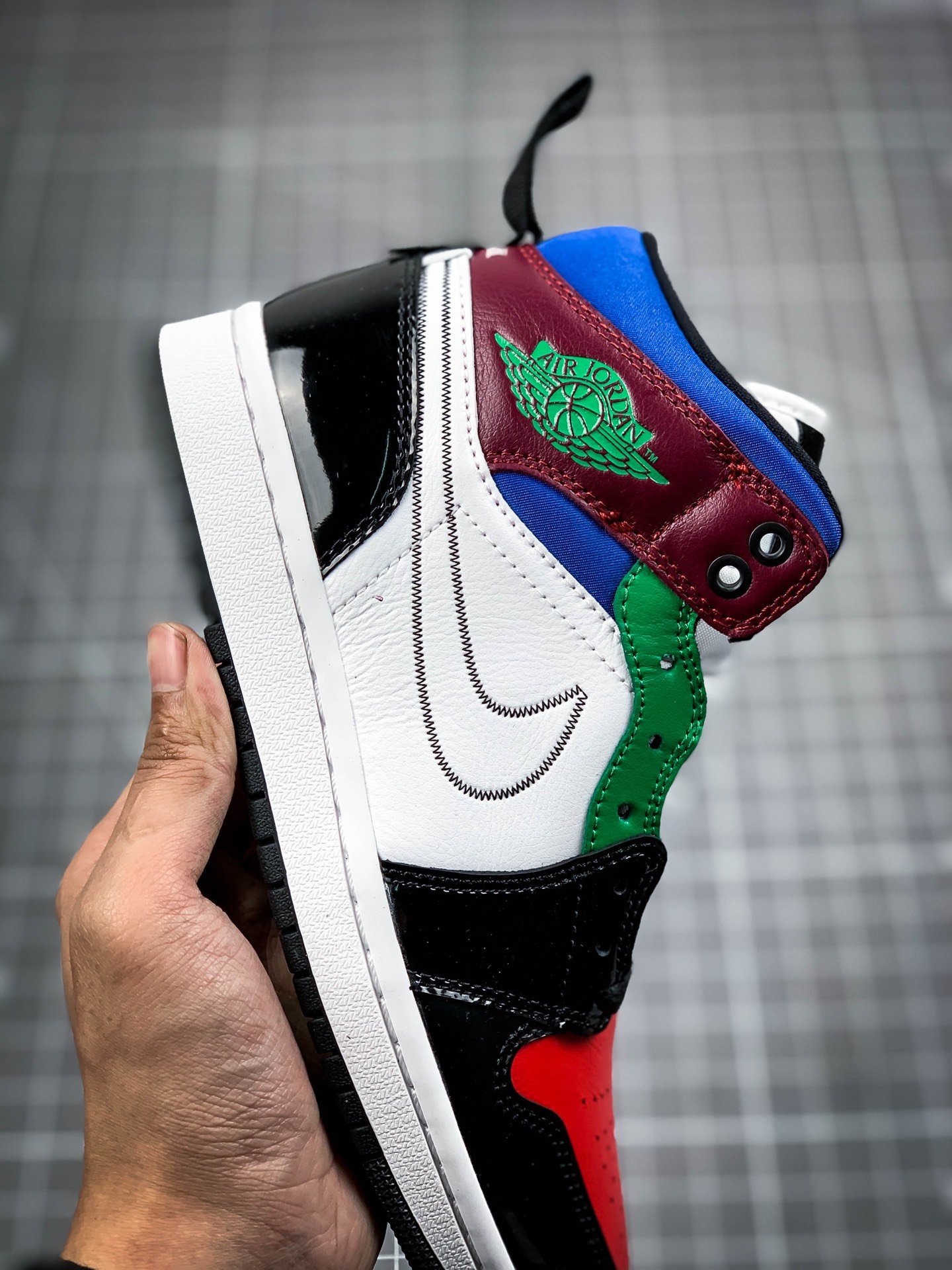 Air Jordan 1 Mid Se Black/White/Multi-Color 7