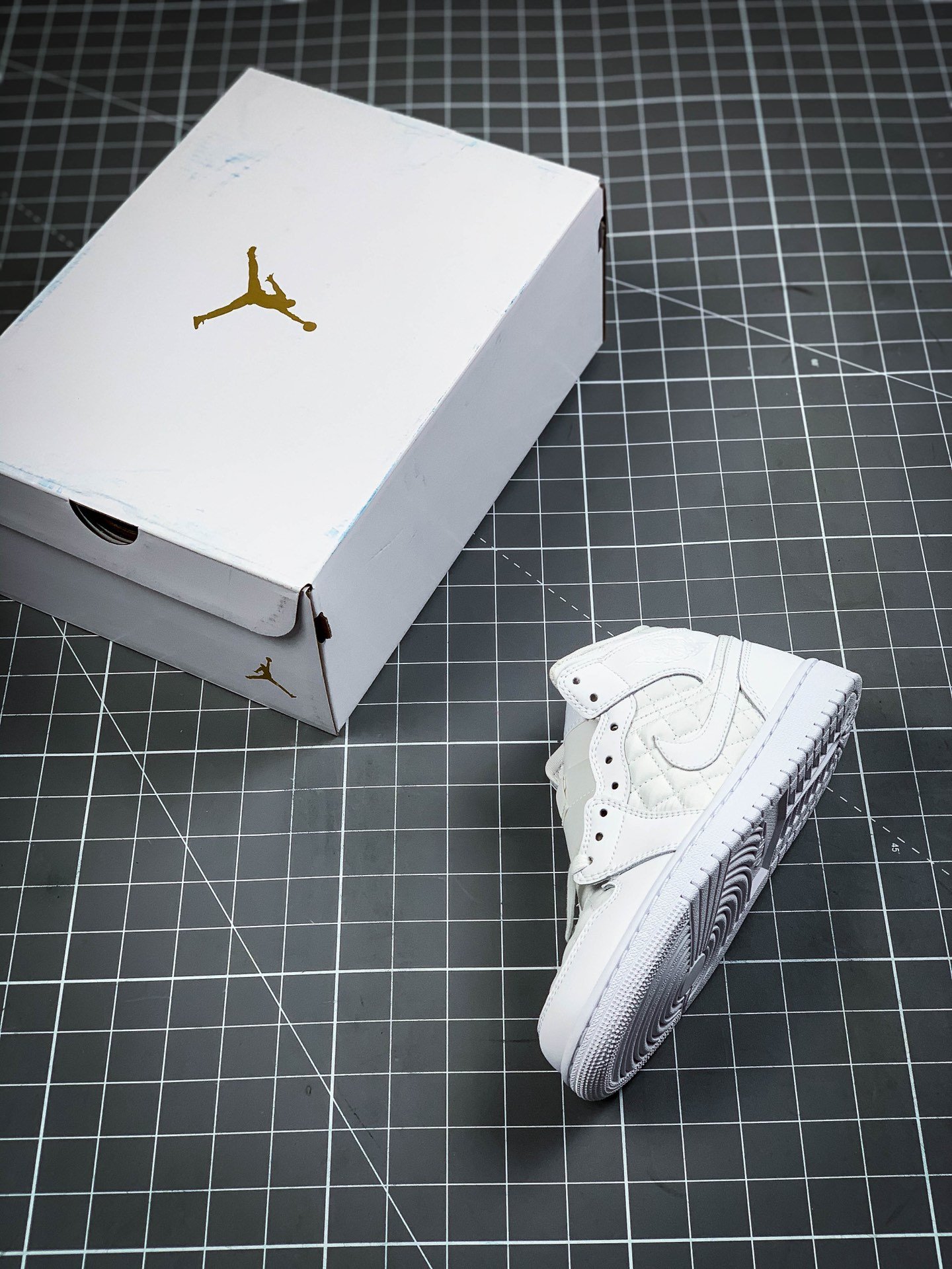 Air Jordan 1 Mid Quilted White/White-White 15