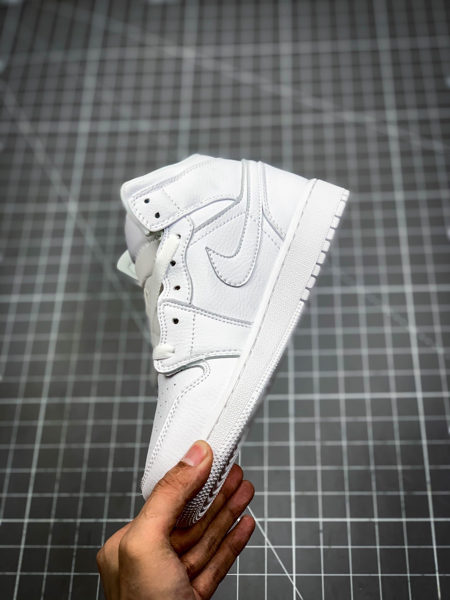 554725-129-[Air Jordan 1 Mid Gs White/White/White 11