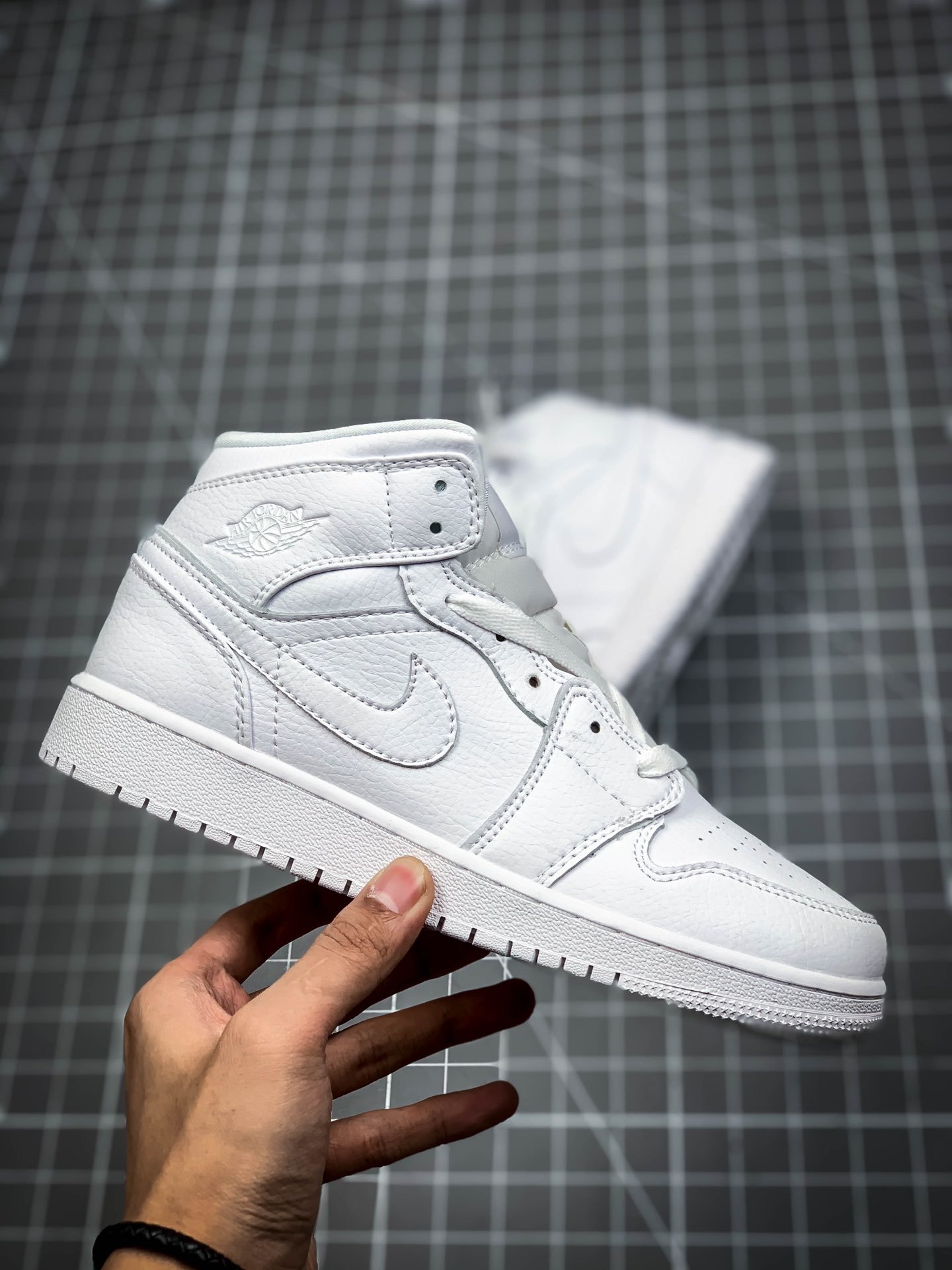 554725-129-[Air Jordan 1 Mid Gs White/White/White 17