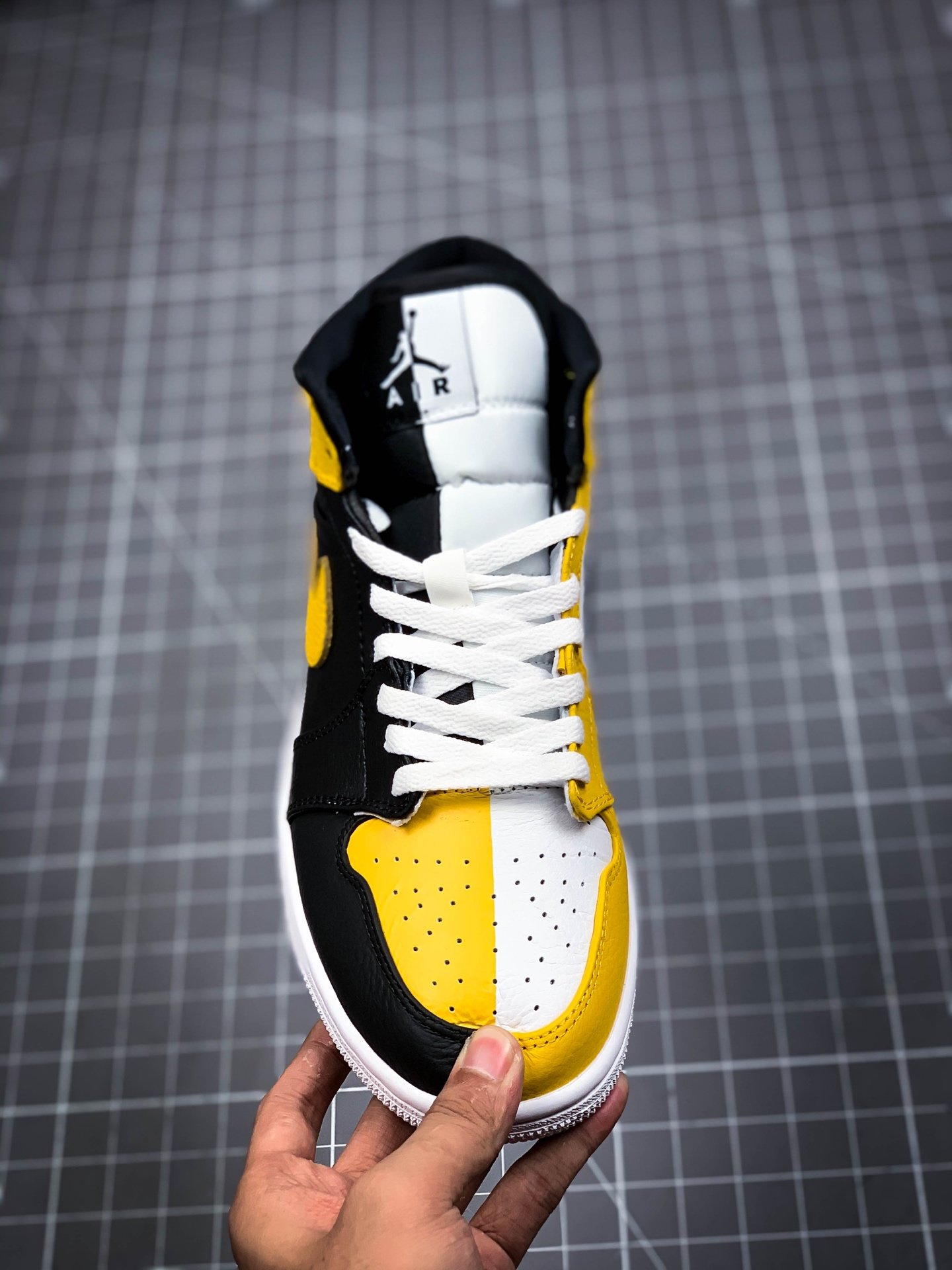 Air Jordan 1 Mid Og Black/Yellow/White 7