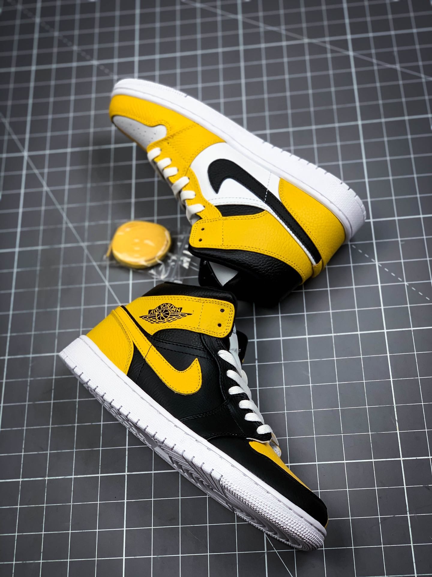 Air Jordan 1 Mid Og Black/Yellow/White 11