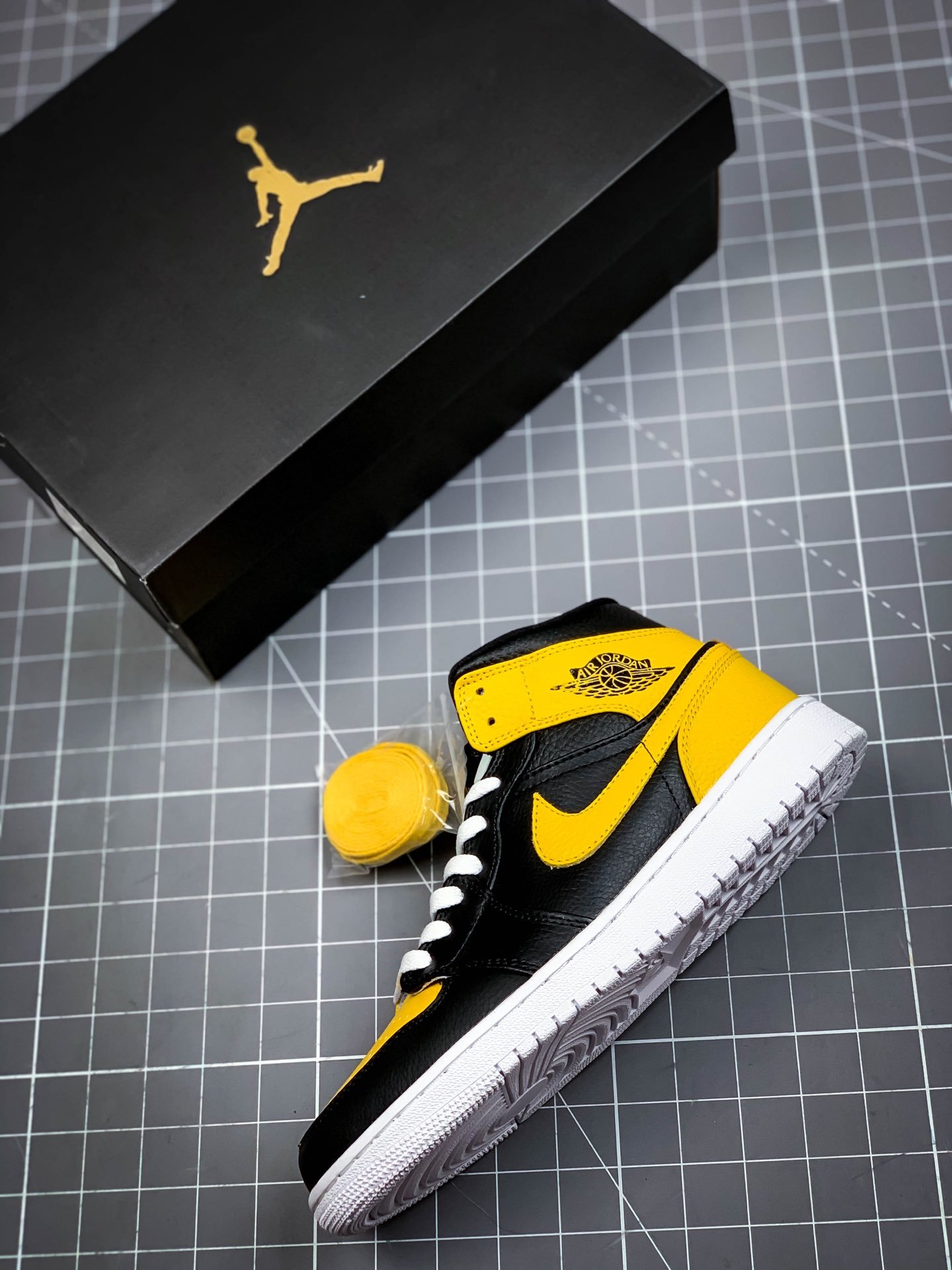 Air Jordan 1 Mid Og Black/Yellow/White 13