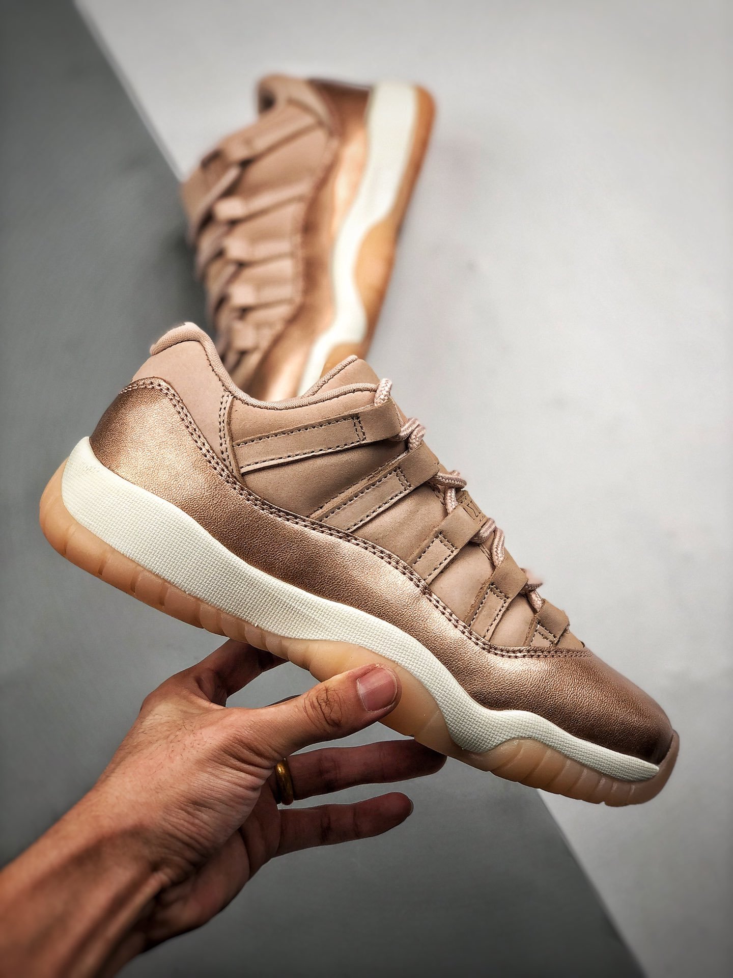 Air Jordan 11 Retro Low Rose Gold Metallic Red Bronze/Gum Medium Brown 7