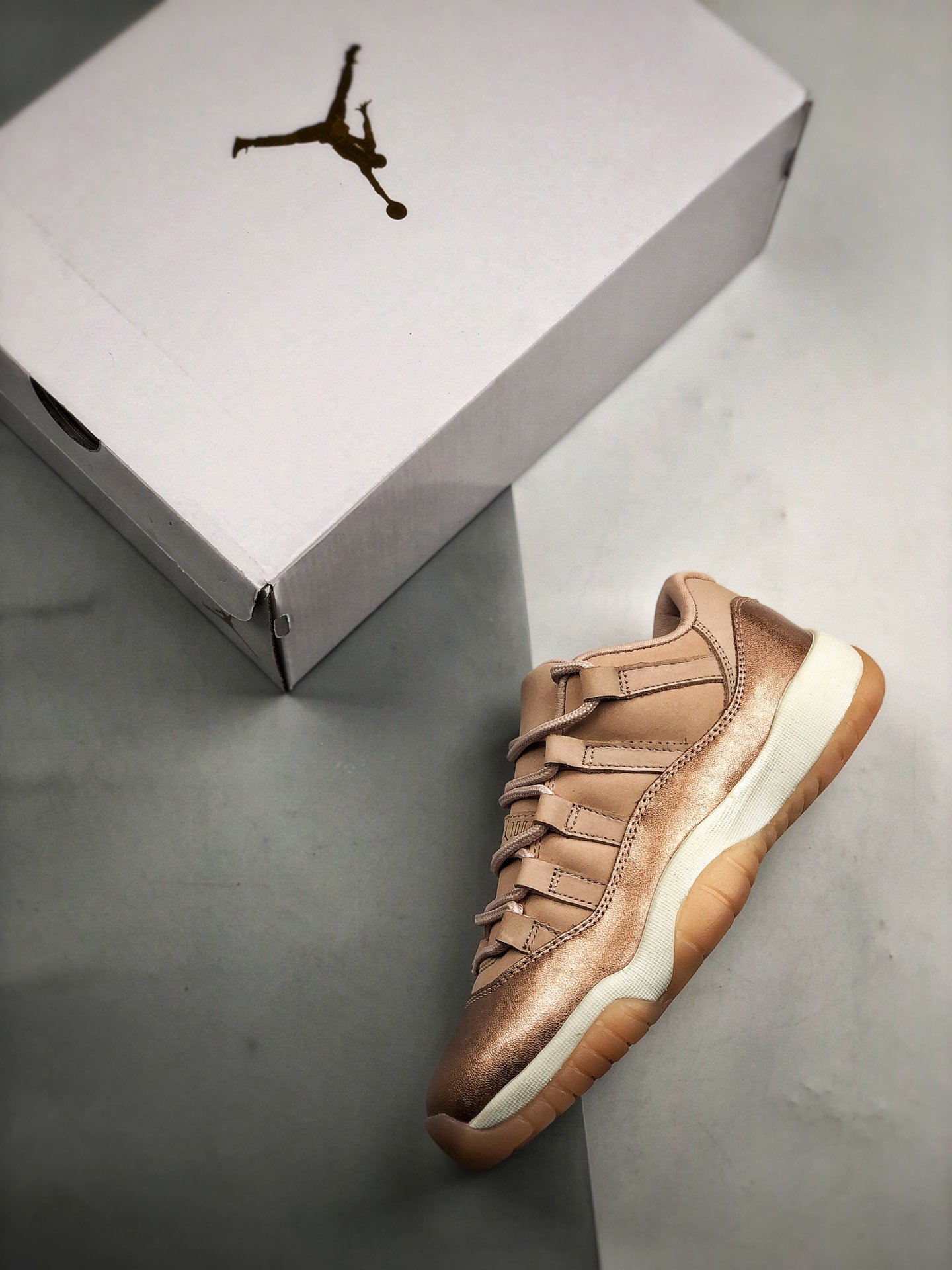 Air Jordan 11 Retro Low Rose Gold Metallic Red Bronze/Gum Medium Brown 11