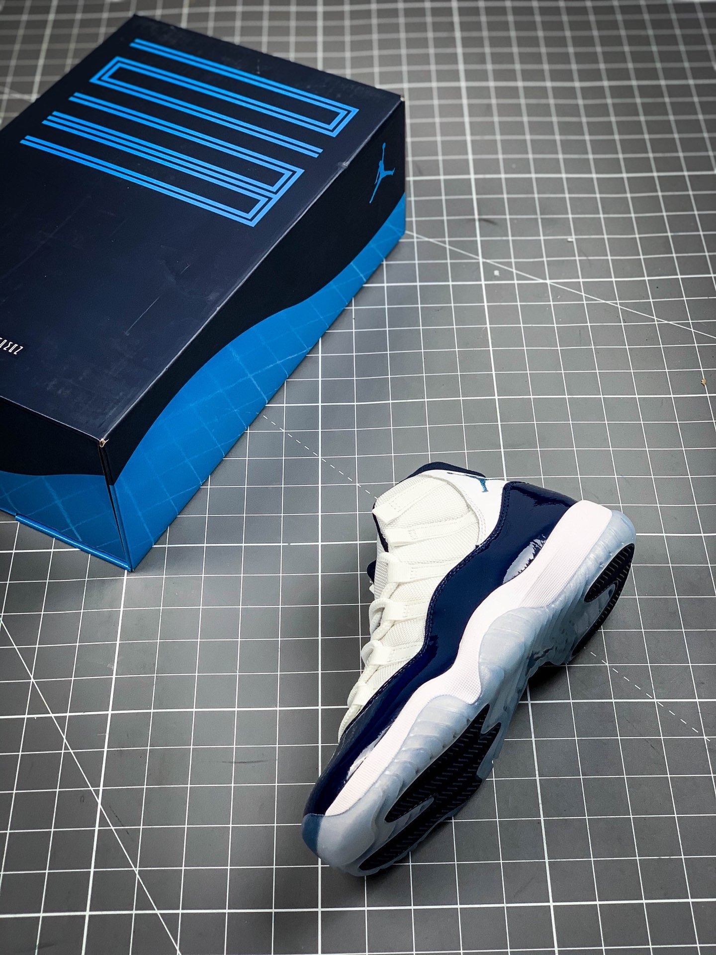 Air Jordan 11 Retro Unc Win Like 82 White/Blue-Midnight Navy 5