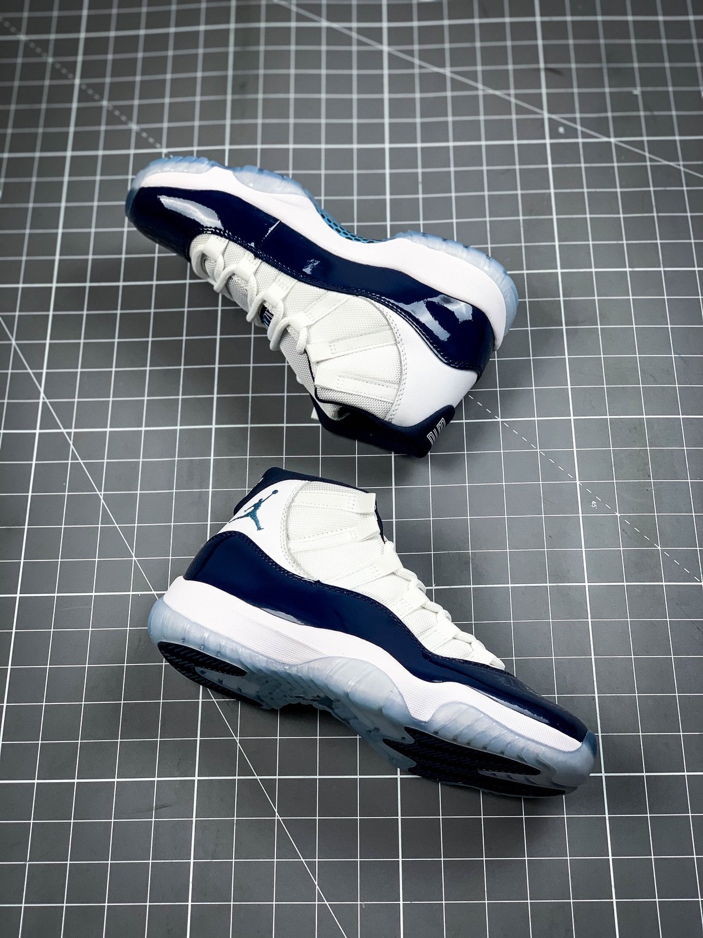 Air Jordan 11 Retro Unc Win Like 82 White/Blue-Midnight Navy 7