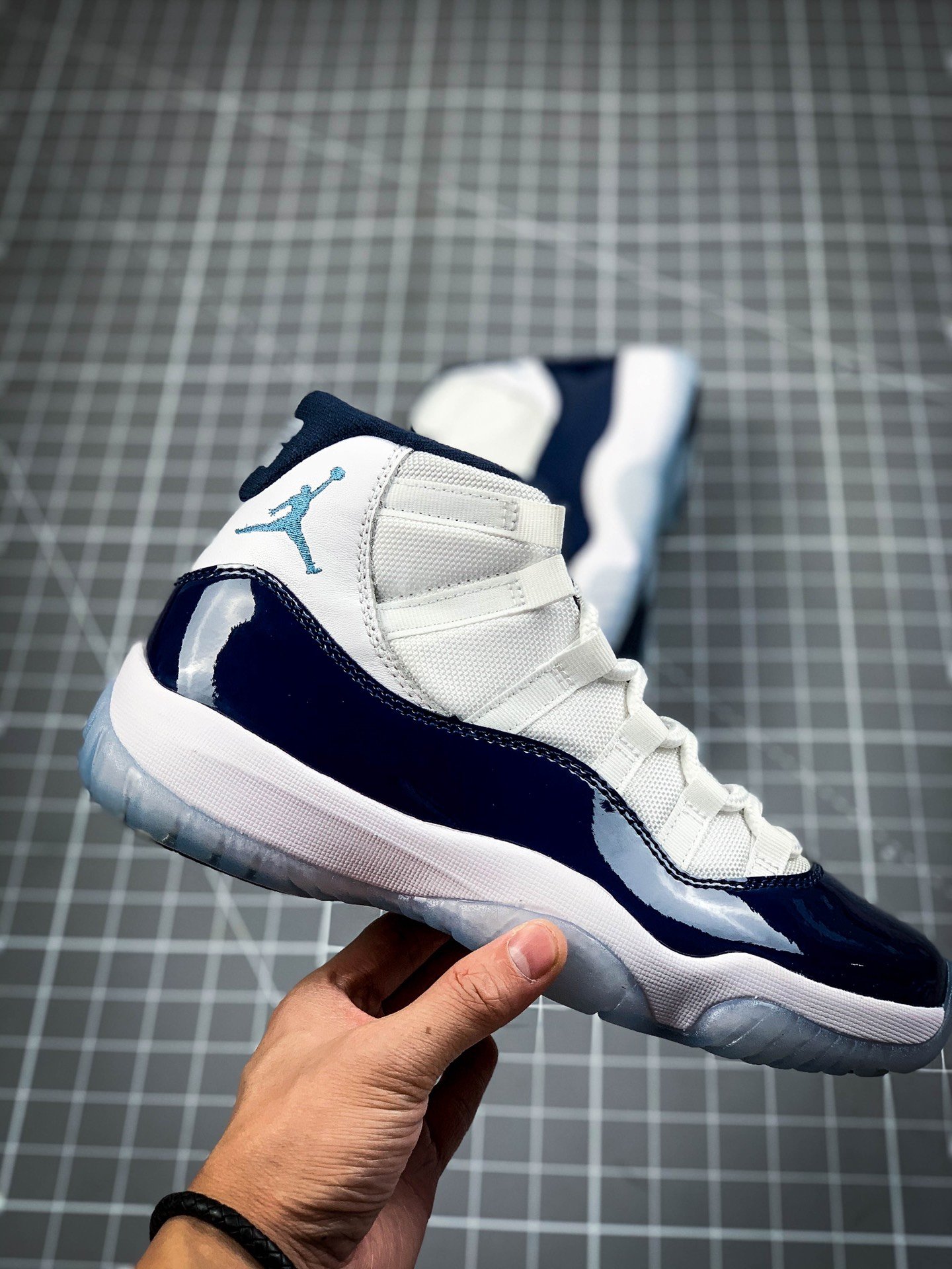 Air Jordan 11 Retro Unc Win Like 82 White/Blue-Midnight Navy 9