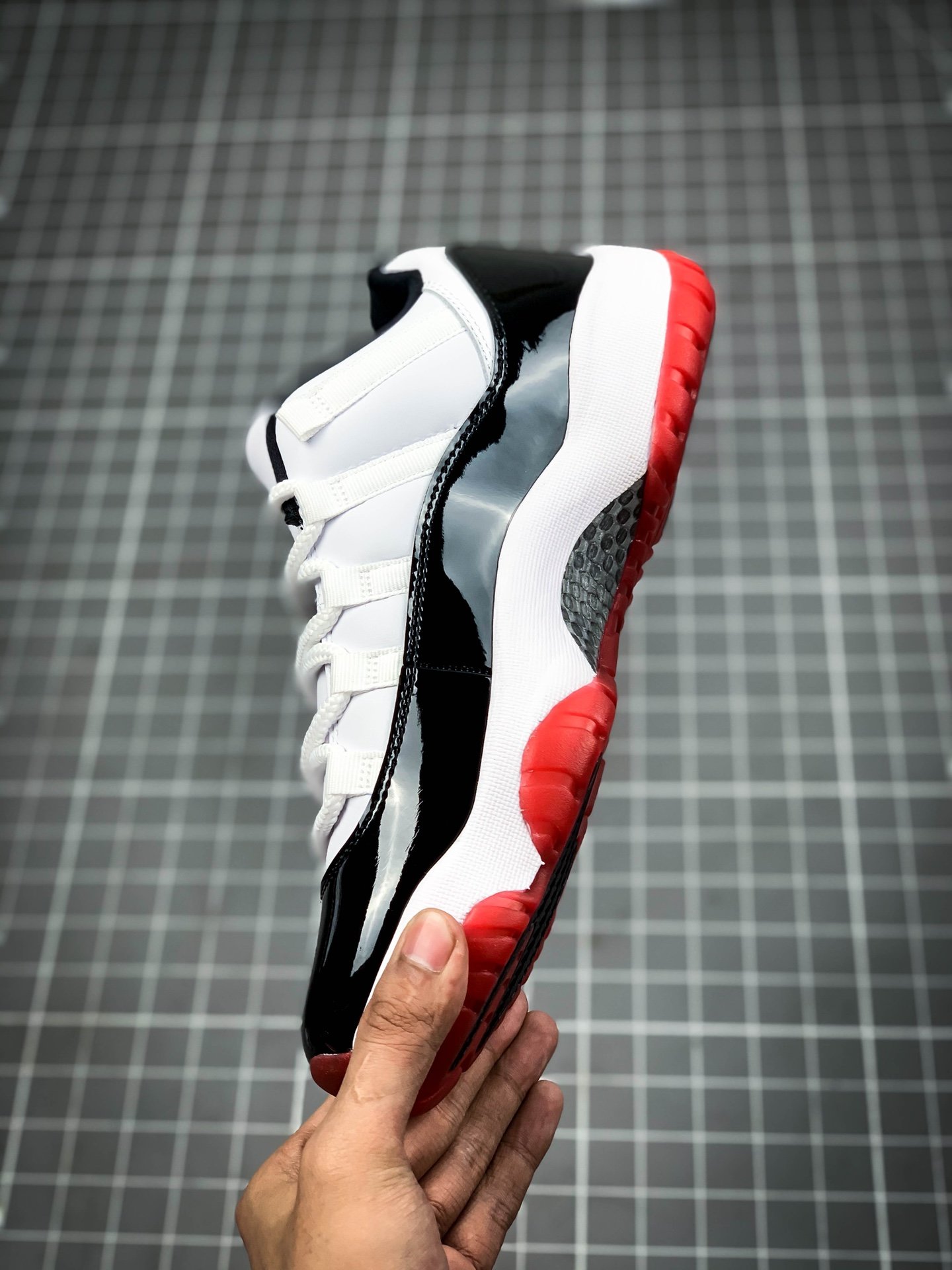 Air Jordan 11 Low White/University Red-Black-True Red 7