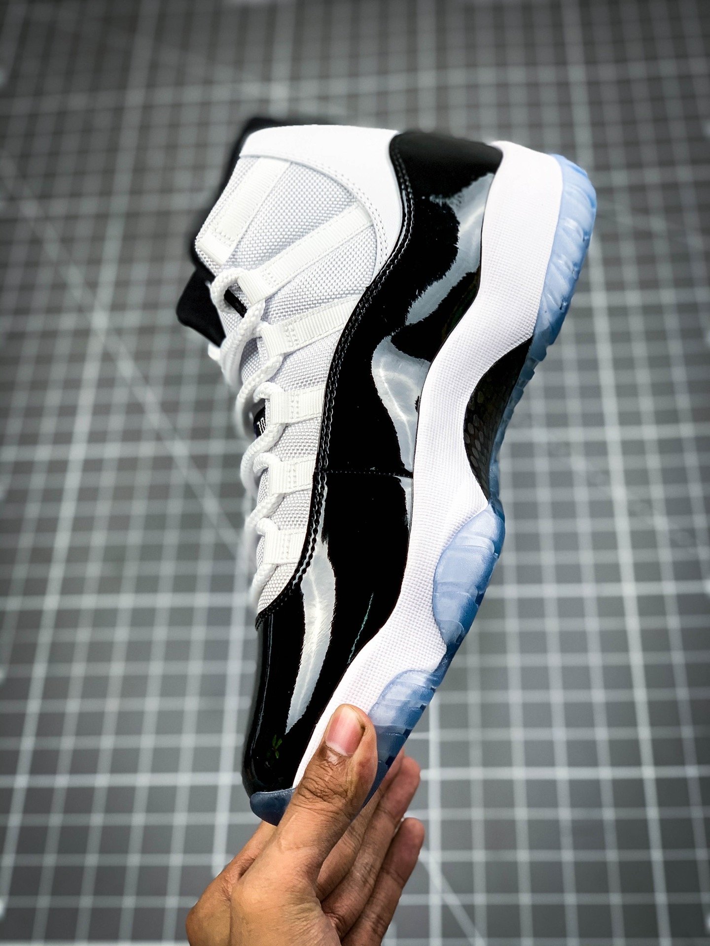 Air Jordan 11 Retro Concord 2018 Release White/Black 9