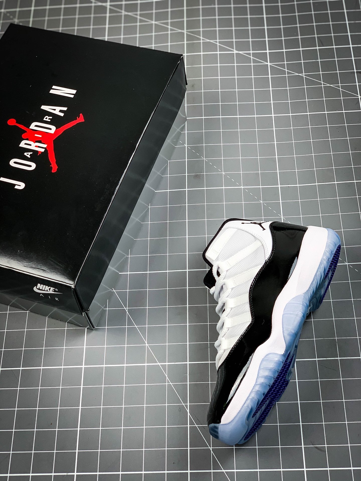 Air Jordan 11 Retro Concord 2018 Release White/Black 15