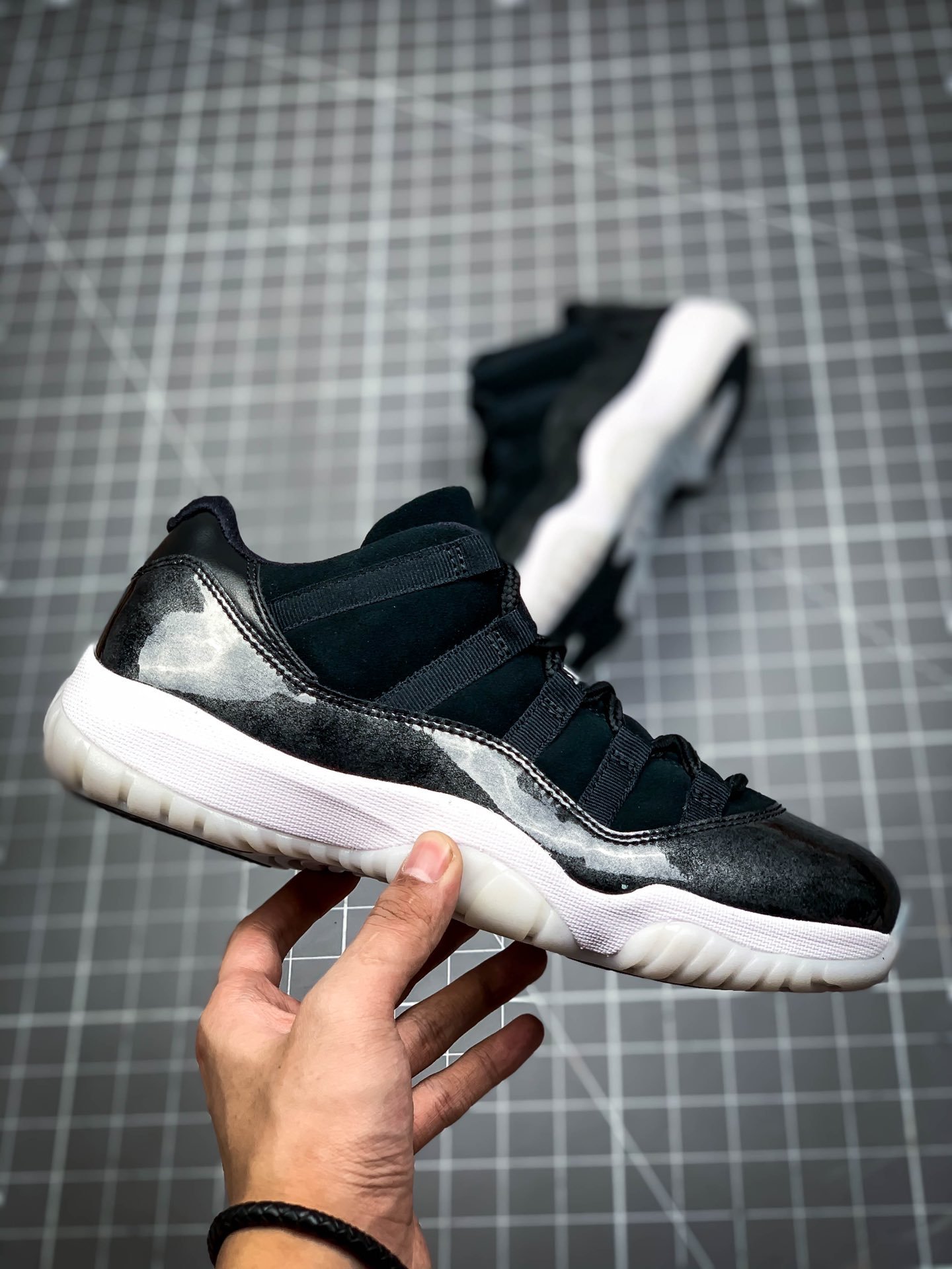 Air Jordan 11 Retro Low Barons Black/Metallic Silver-White 17