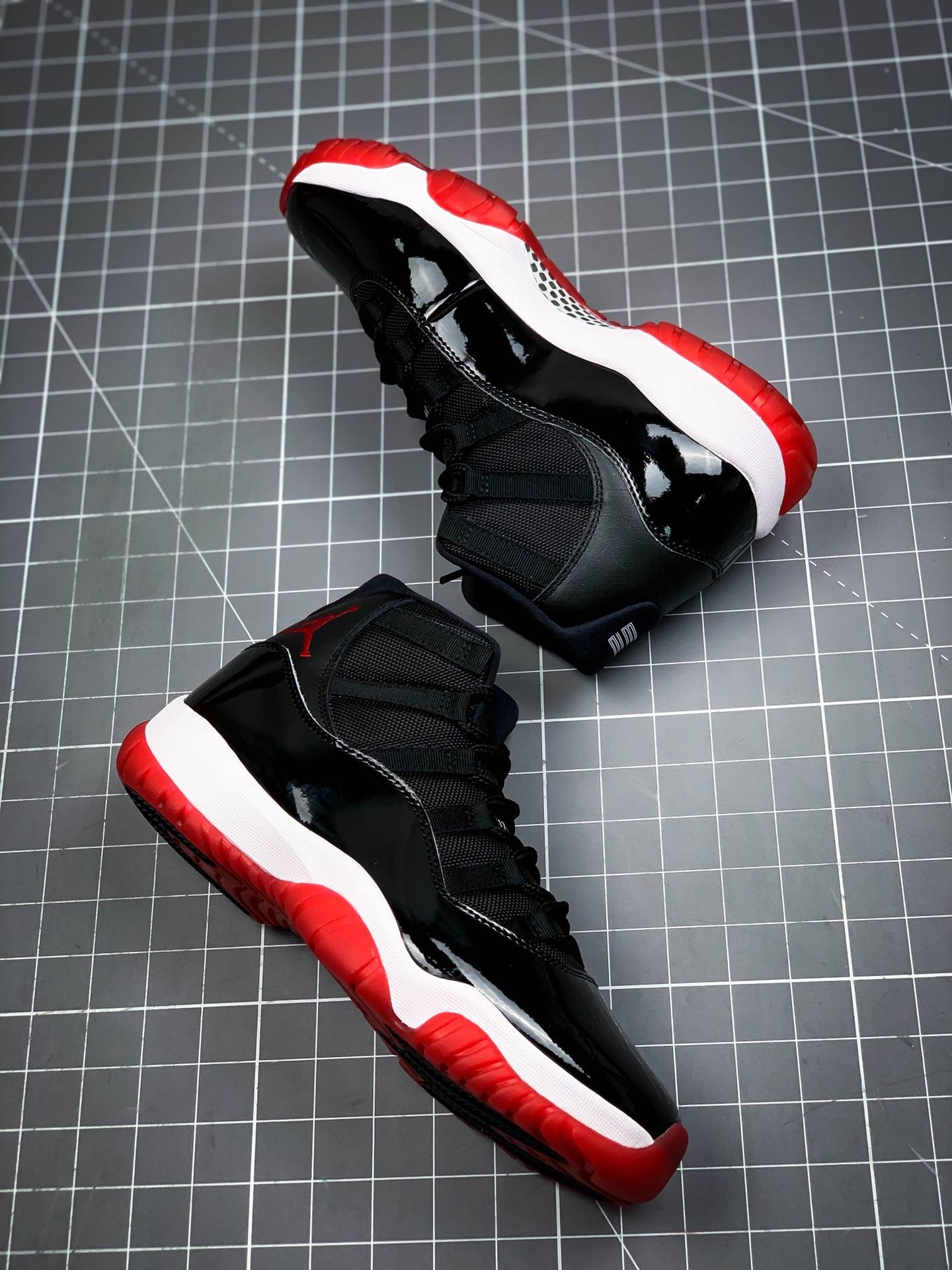 Air Jordan 11 Bred Black/True Red-White 15