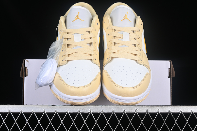 Wmns Air Jordan 1 Low Team Gold/White 21