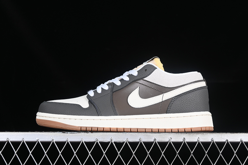 Air Jordan 1 Low Snkrs Day Korea 2023 White/Grey/Brown 15