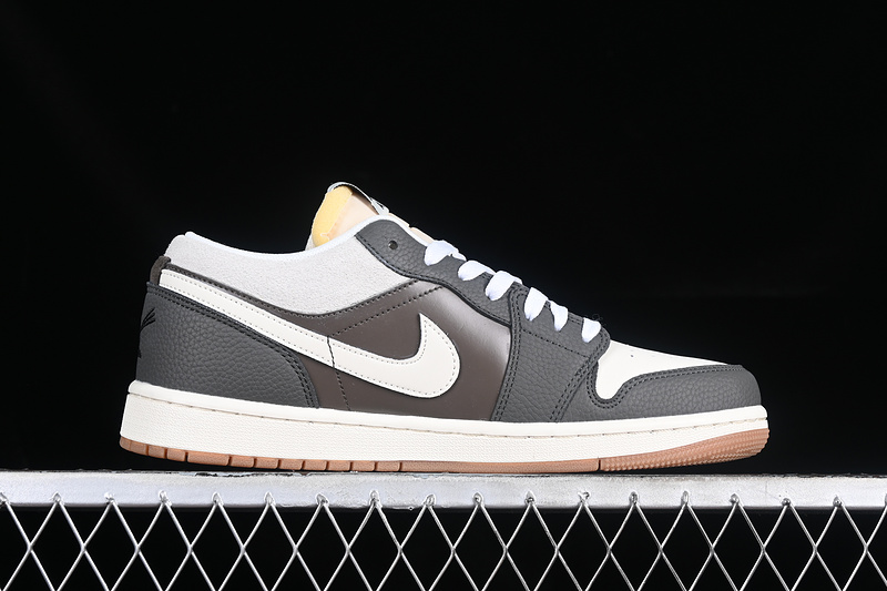 Air Jordan 1 Low Snkrs Day Korea 2023 White/Grey/Brown 21