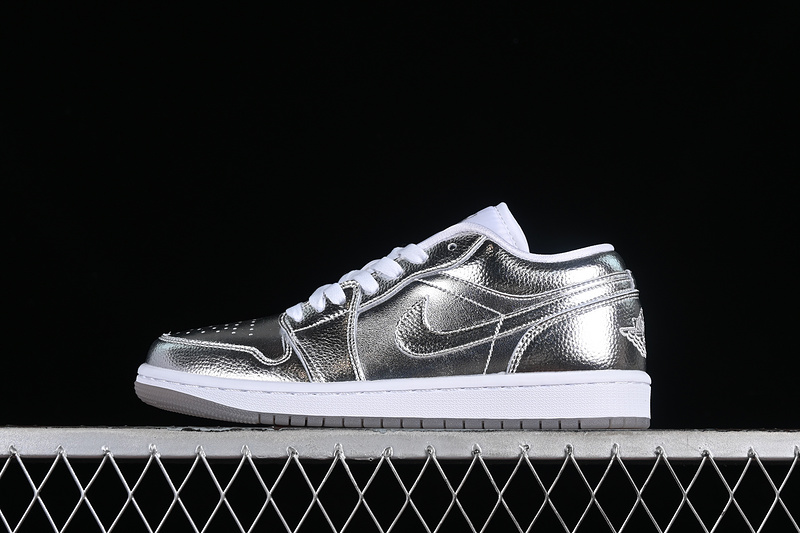 Air Jordan 1 Low Se Metallic Silver Metallic Silver/Photon Dust/Wolf Grey 13