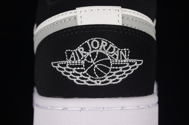 Air Jordan 1 Low New Emerald Black/White/Light Grey 11