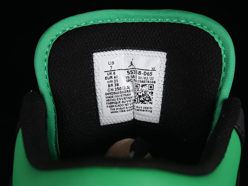 Air Jordan 1 Low Black/Black-Lucky Green-White 5