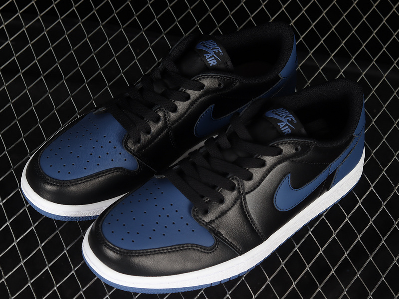 Air Jordan 1 Retro Low Og Black/Mystic Navy/White 29