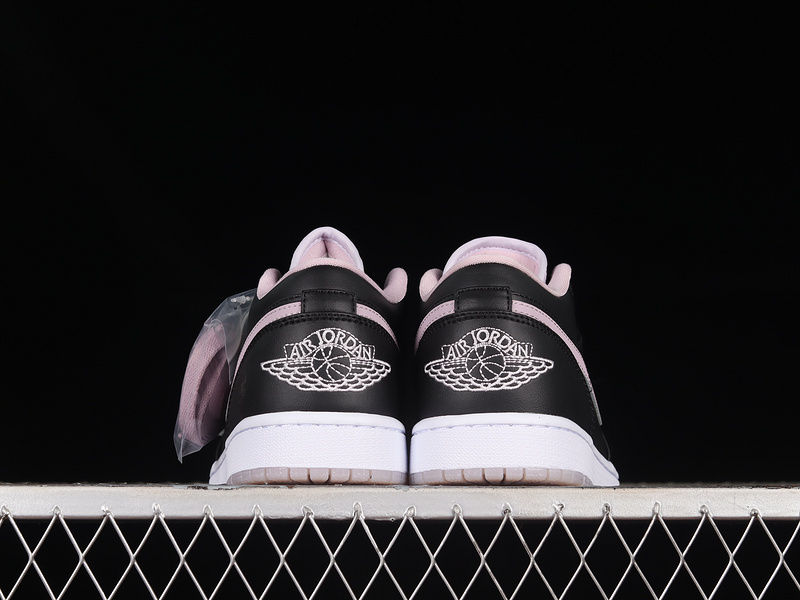 Air Jordan 1 Low Se Black/Iced Lilac/White 21