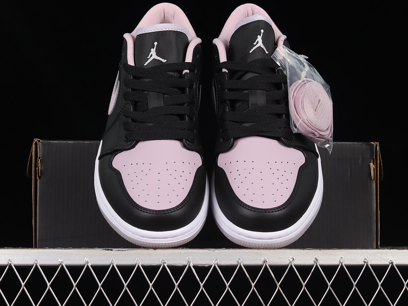 Air Jordan 1 Low Se Black/Iced Lilac/White 23