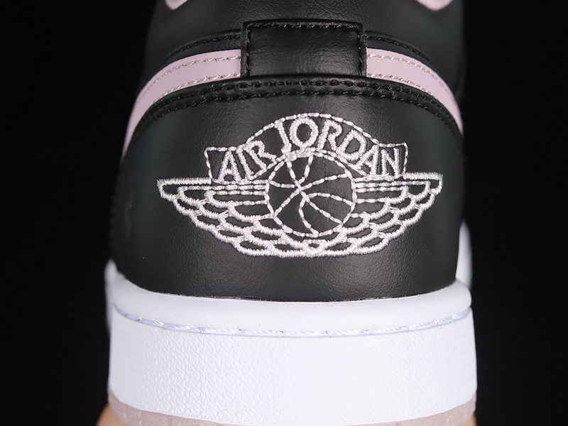 Air Jordan 1 Low Se Black/Iced Lilac/White 27