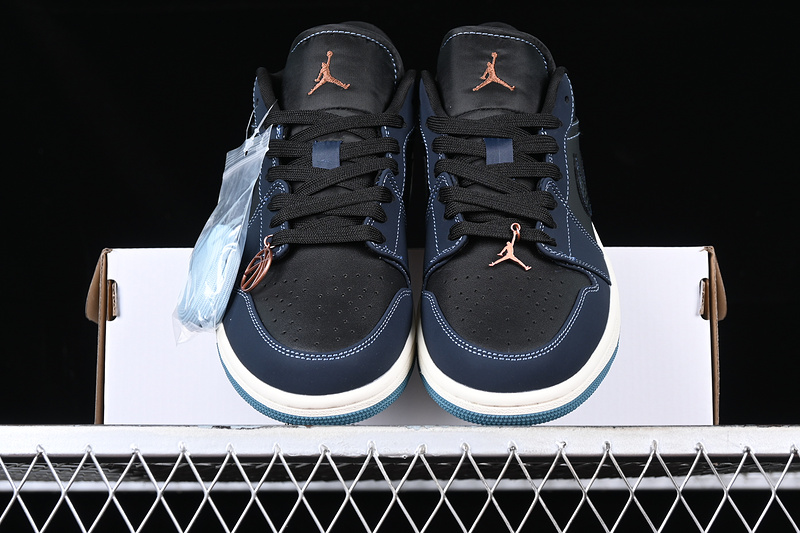 Air Jordan 1 Low Se Black/Black/Dark Obsidian/Sail 3