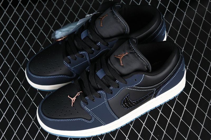 Air Jordan 1 Low Se Black/Black/Dark Obsidian/Sail 27