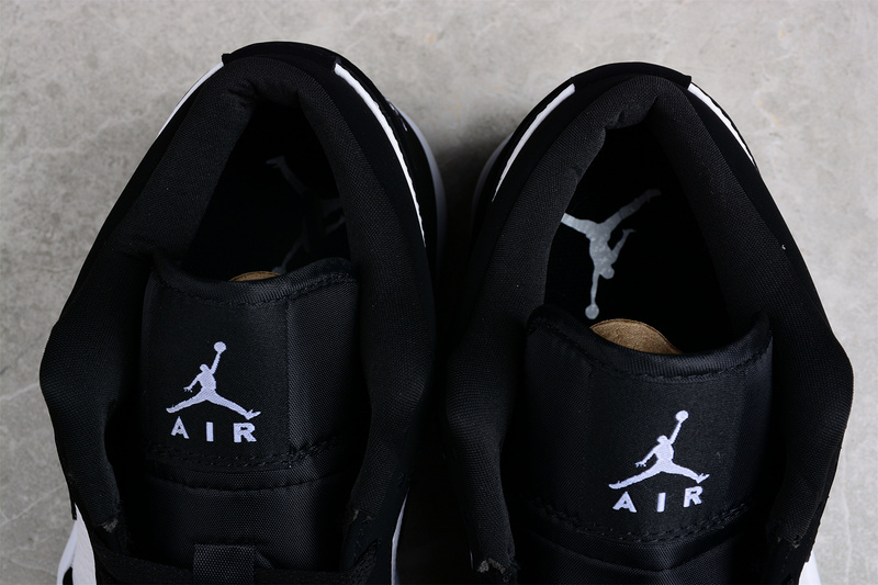 Air Jordan 1 Retro Low Black/Black/White 31