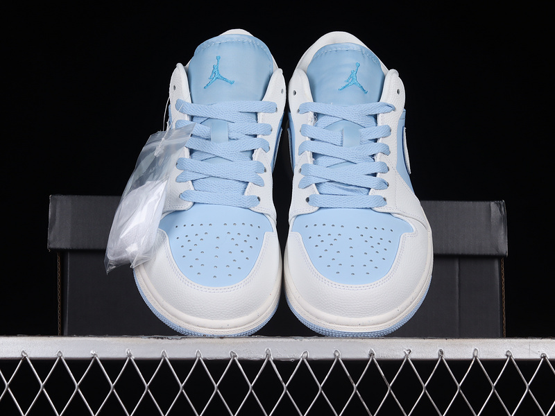 Air Jordan 1 Low Se Reverse Sail/Dark Powder Blue/Ice Blue 5