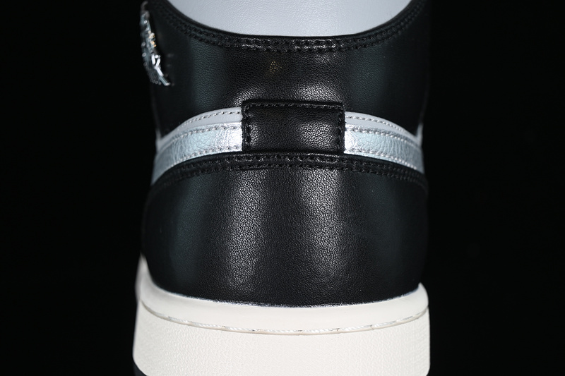 Air Jordan 1 Mid Se Black Chrome White/Grey/Black 19