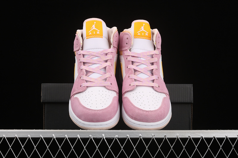 Air Jordan 1 Mid Se Gs Light Arctic Pink/University Gold/White 33