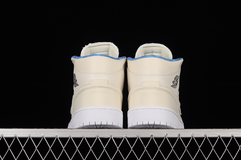 Air Jordan 1 Mid Se Sanddrift Summit White/Midnight Navy 23