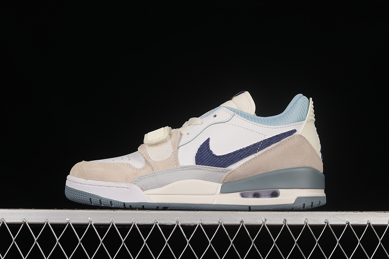 Jordan Legacy 312 Summit White/Mystic Navy/Sail 17