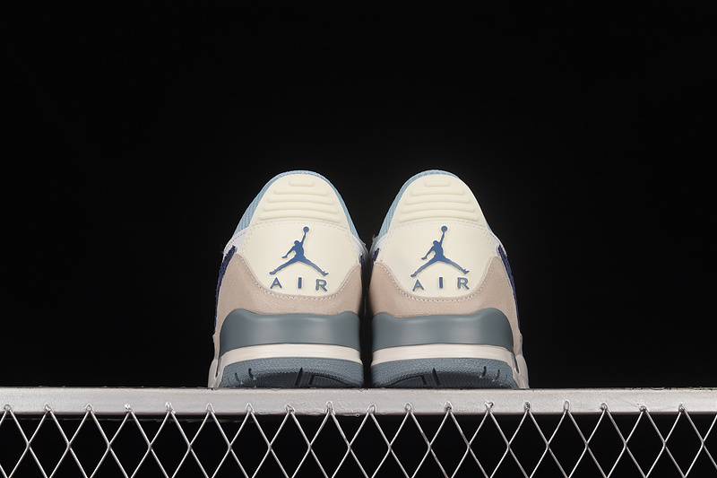 Jordan Legacy 312 Summit White/Mystic Navy/Sail 23