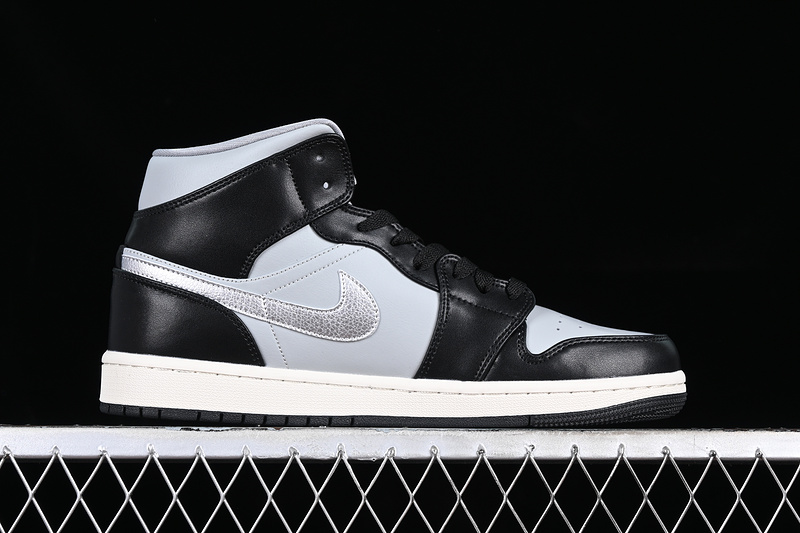 Air Jordan 1 Mid Se Black Chrome White/Black/Grey/Silver 31