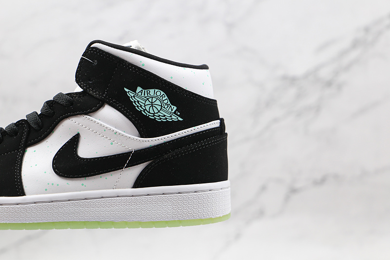 Air Jordan 1 Mid Se Gs Glow In The Dark Panda White/Black-Teal Tint 15