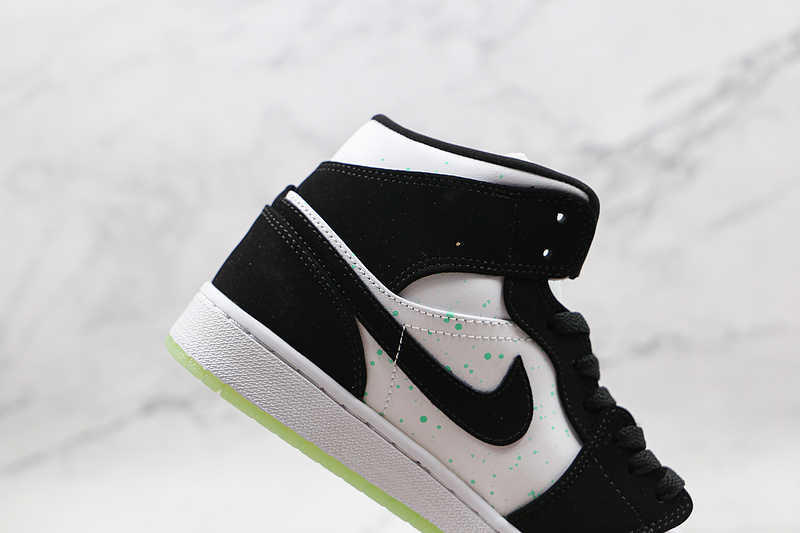 Air Jordan 1 Mid Se Gs Glow In The Dark Panda White/Black-Teal Tint 19