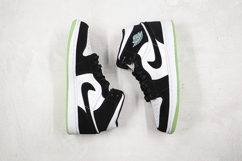 Air Jordan 1 Mid Se Gs Glow In The Dark Panda White/Black-Teal Tint 27