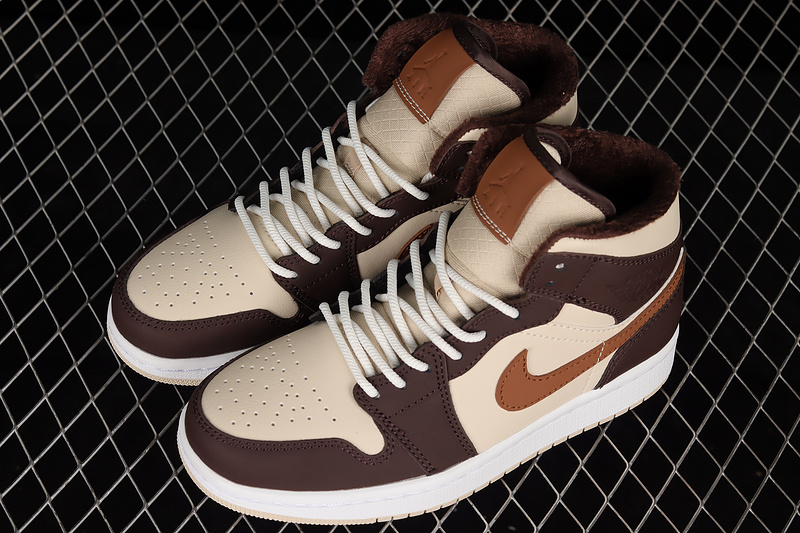 Air Jordan 1 Mid Se Cream/Dark Chocolate/Oatmeal 21