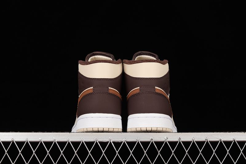 Air Jordan 1 Mid Se Cream/Dark Chocolate/Oatmeal 29