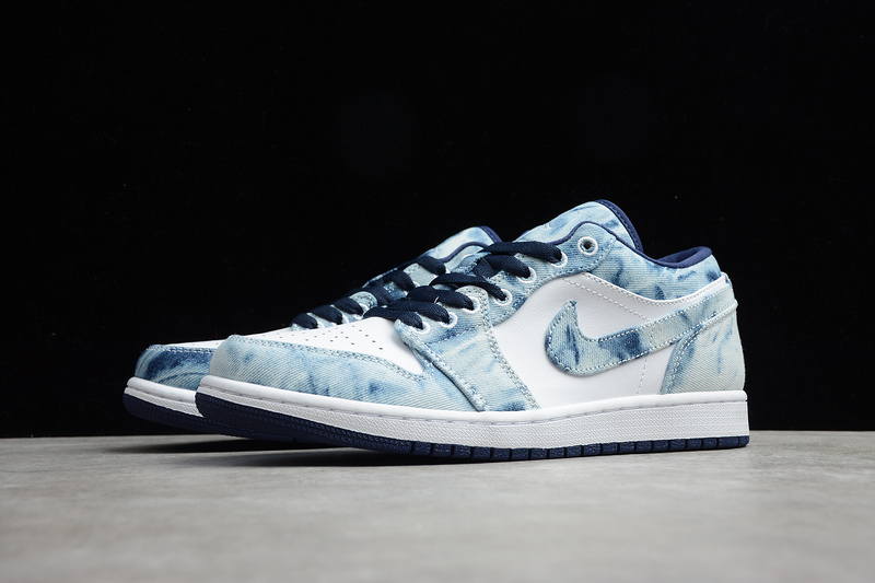 Air Jordan 1 Low Se White/Blue/Navy Blue 17