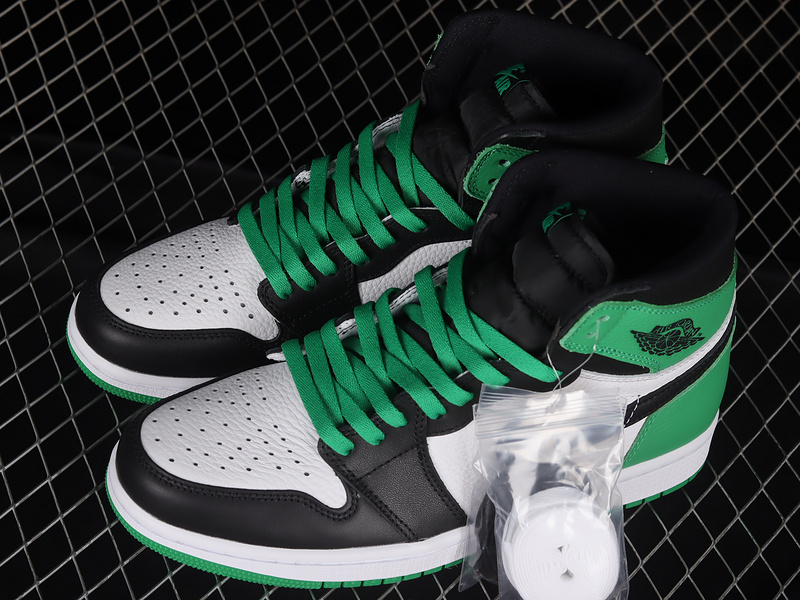 Air Jordan 1 Retro High Og Black/Lucky Green/White 17