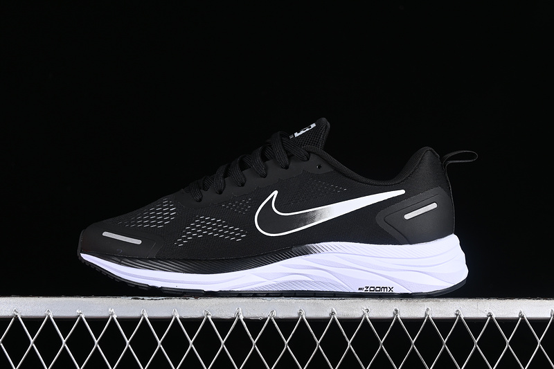 Zoom Winflo 9X Black/White/Anthracite 3