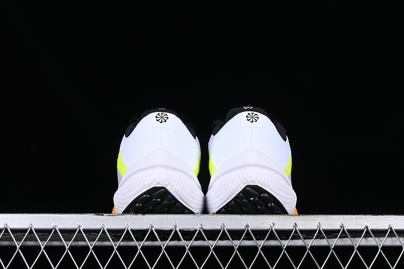 Zoom Winflo 10 White/Black/Yellow/Orange 21