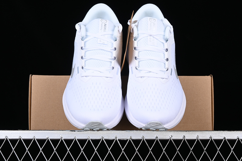 Zoom Winflo 10 White/Grey 3