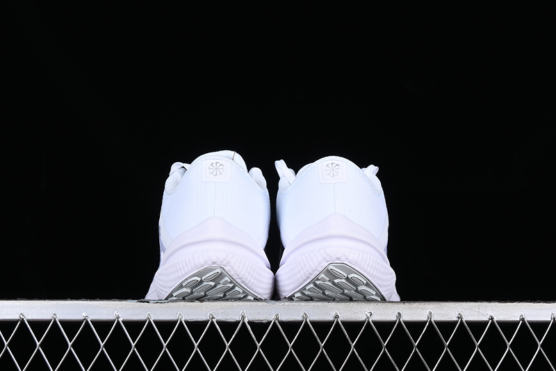 Zoom Winflo 10 White/Grey 9